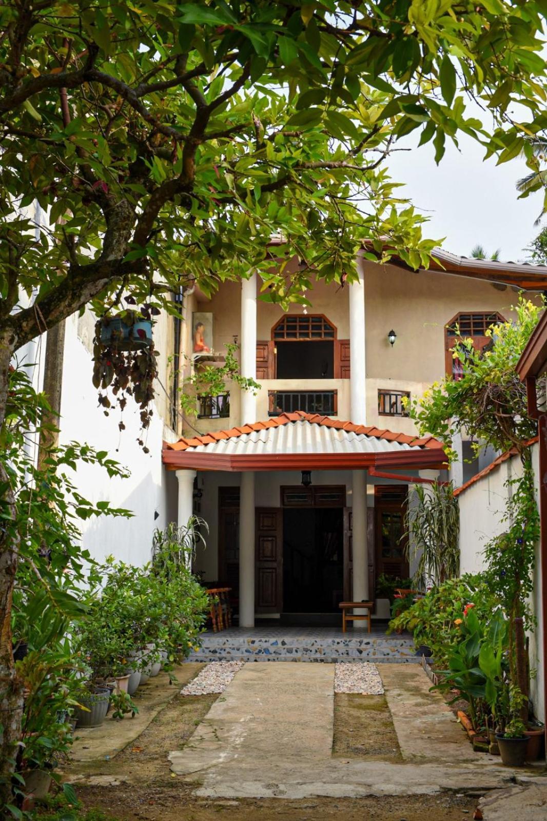 4Ty Two Homestay גאלה מראה חיצוני תמונה